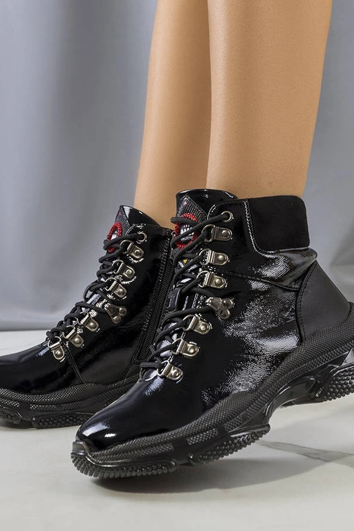 Botins Celmir em verniz preto