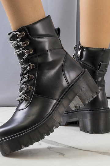 Botins pretos com... 2