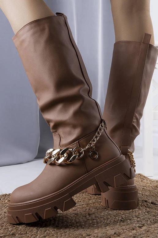 Botas Cumia isoladas marrons