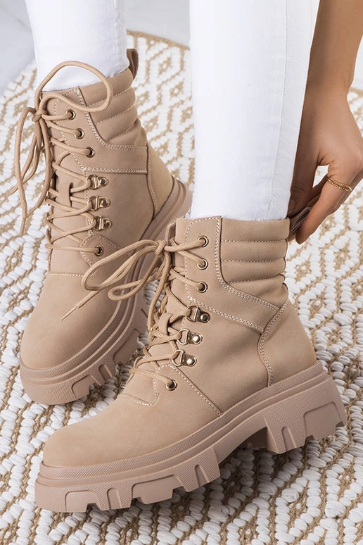 Botins bege com sola Lyric maciça