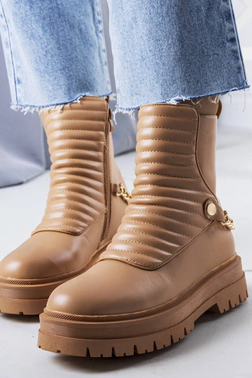 Botins isolados bege com corrente Pareda 2