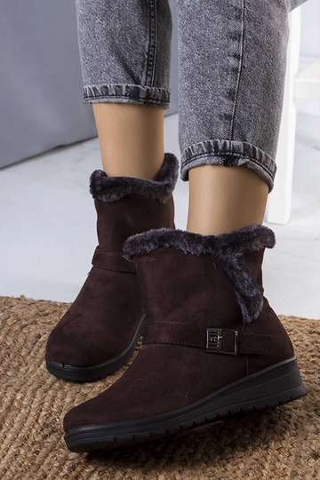 Botas de cunha isoladas... 2