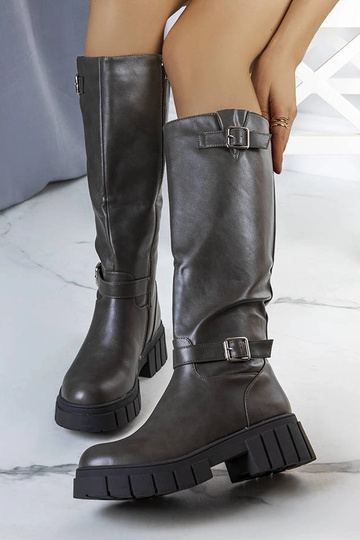Botas verdes isoladas Merli