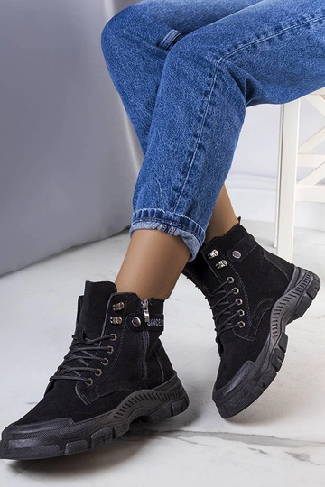 Botas isoladas pretas de...