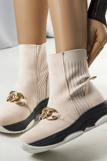 Botas de tornozelo isoladas com corrente Ulster bege