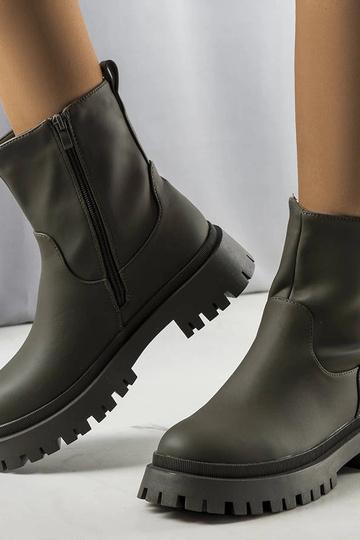 Botins verdes isolados Basil