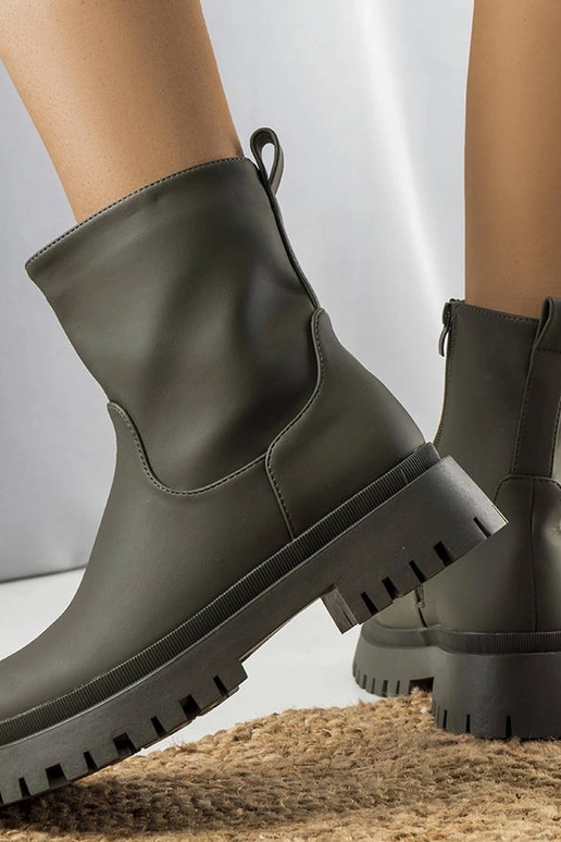 Botins verdes isolados Basil