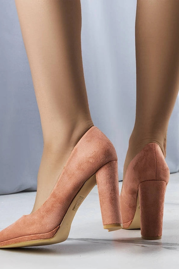 Sapatos de salto alto rosa... 2