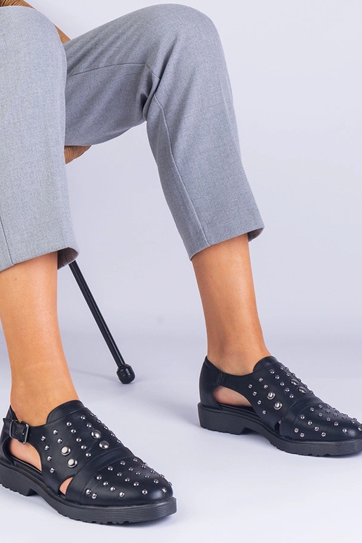 Sapatos Eleana pretos com recortes