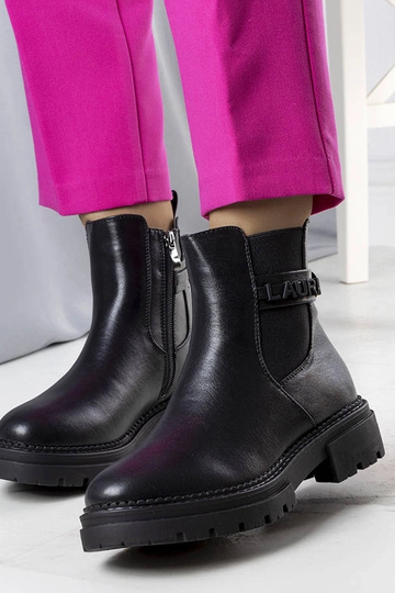 Botas pretas com isolamento...