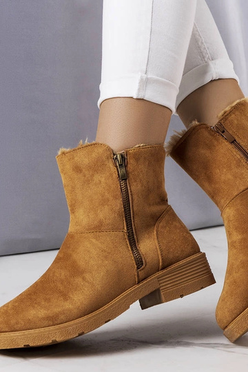 Botas marrons isoladas Salona