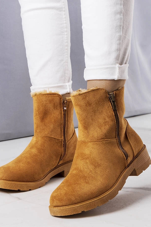 Botas marrons isoladas Salona