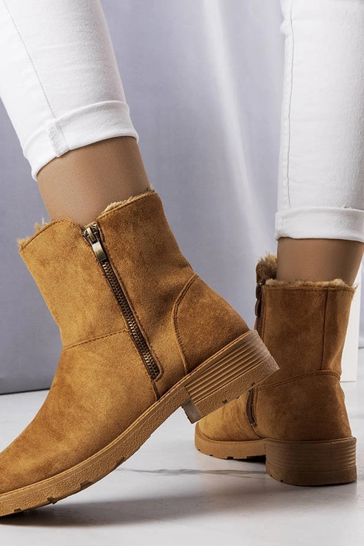 Botas marrons isoladas Salona