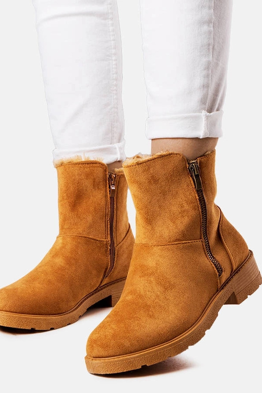 Botas marrons isoladas Salona