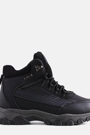 Botas pretas com isolamento...