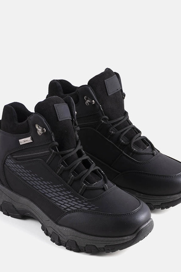 Botas pretas com isolamento... 2