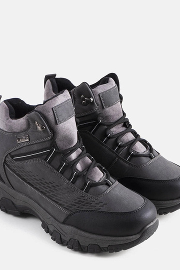 Botas de caminhada isoladas cinza Jaxx 2