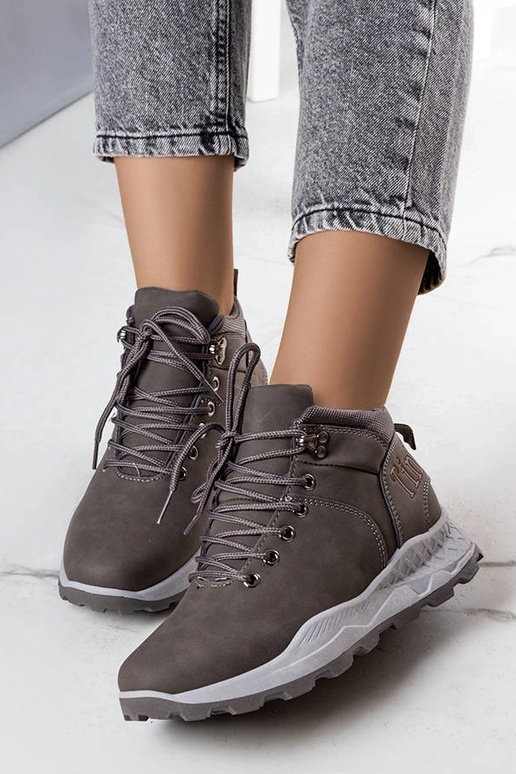 Botas femininas isoladas cinza Adleri