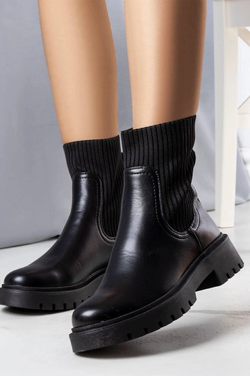 Botas pretas com isolamento... 2