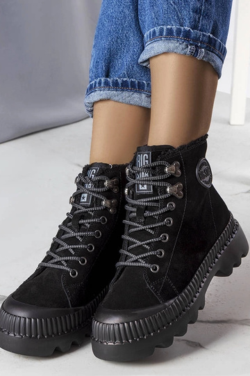 Botas pretas com isolamento... 2