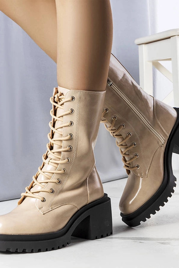 Botins de inverno na cor...