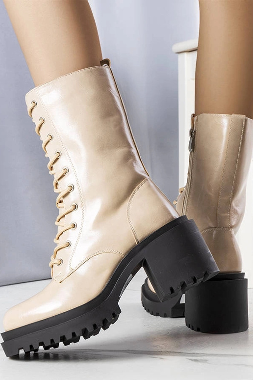 Botins de inverno na cor areia de...