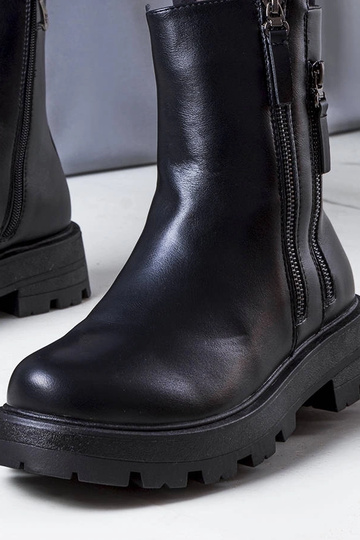 Botas pretas com isolamento... 2