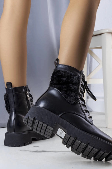 Botas pretas com isolamento... 2