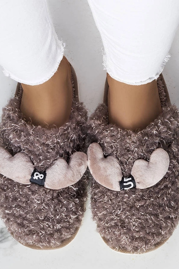 Chinelos castanhos com pelo Rosny 2