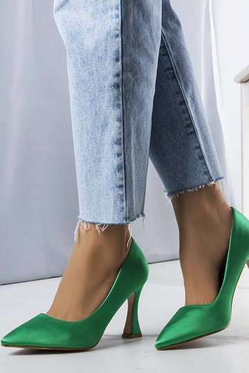 Sapatos de salto ampulheta...