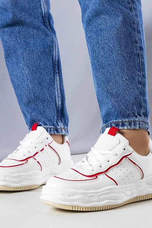 Tênis branco com palmilhas vermelhas...