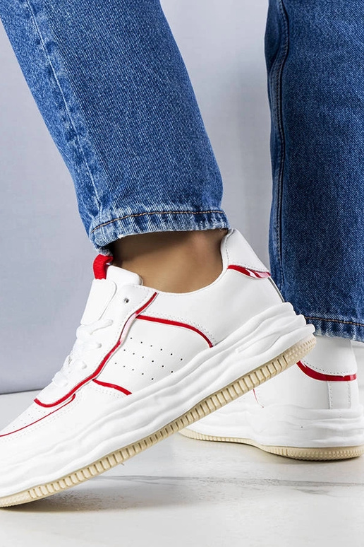 Tênis branco com palmilhas vermelhas...