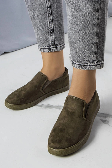 Tênis verdes de camurça...