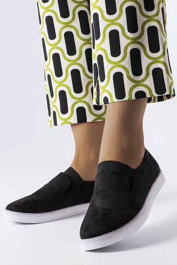 Tênis pretos de camurça... 2