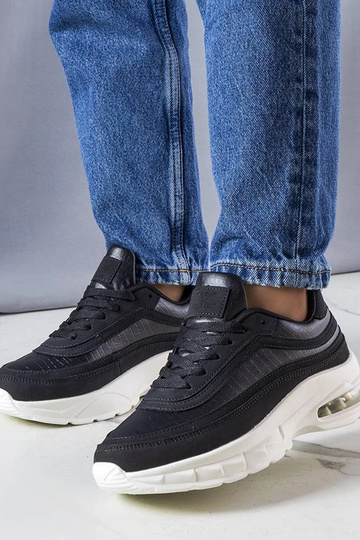 Tênis pretos da Courtne