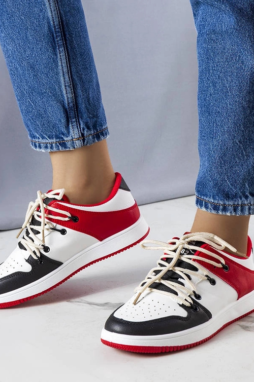 Tênis retro pretos e vermelhos, "Shari"