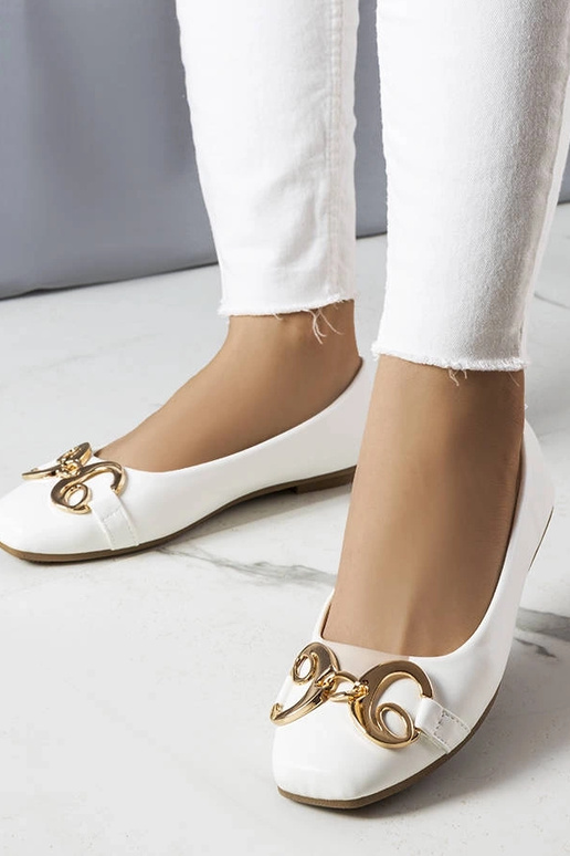 Sapatilhas brancas de bico quadrado...