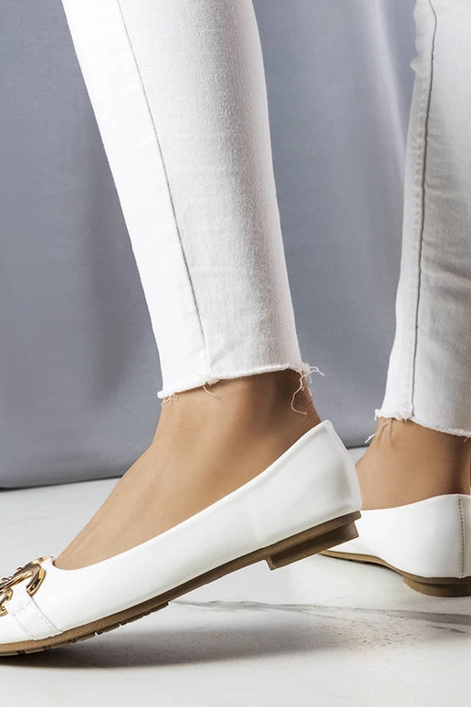 Sapatilhas brancas de bico quadrado...