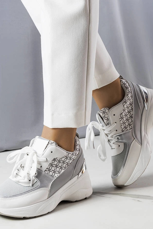 Tênis cinzas com monograma, "Lora"