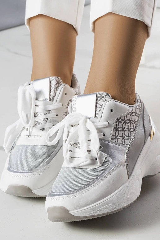 Tênis cinzas com monograma, "Lora"