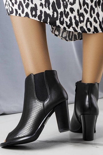 Botins pretos vazados com salto Anna 2