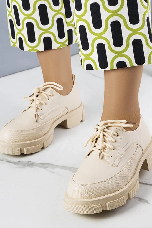 Sapatos bege com sola enorme Kay