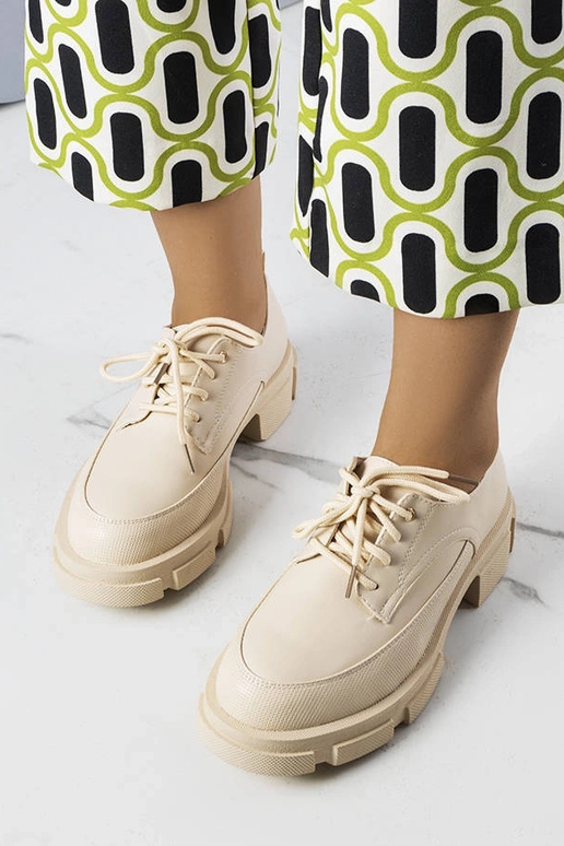 Sapatos bege com sola enorme Kay