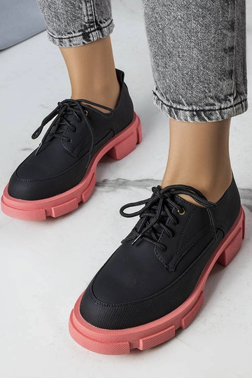 Botas pretas de cano curto com sola Kay maciça