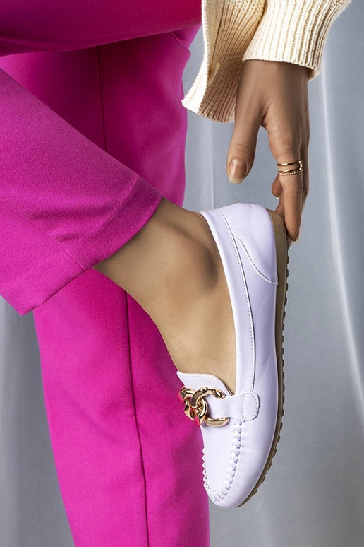 Mocassim roxo com corrente Norma