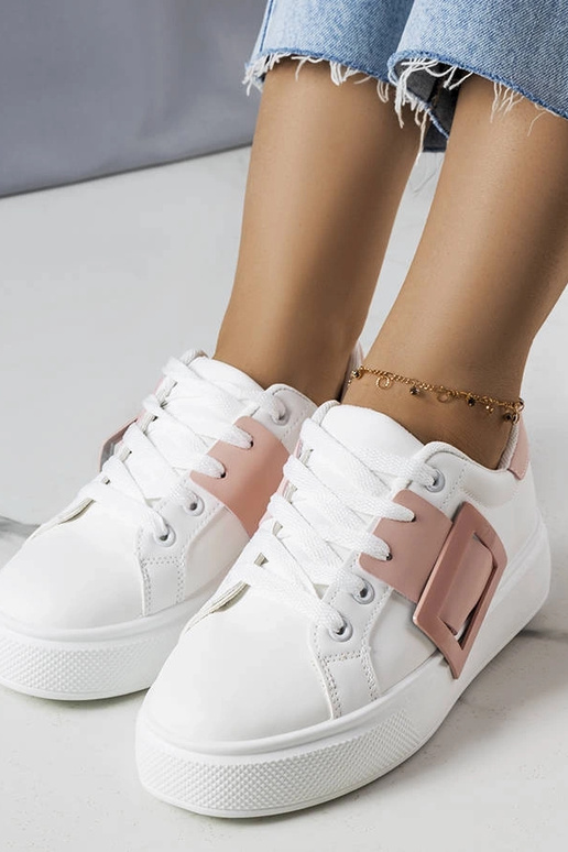 Tênis branco decorado com fivela Toni...