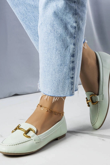 Mocassim verde com decoração dourada Regina