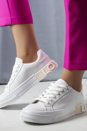 Tênis branco e bege...