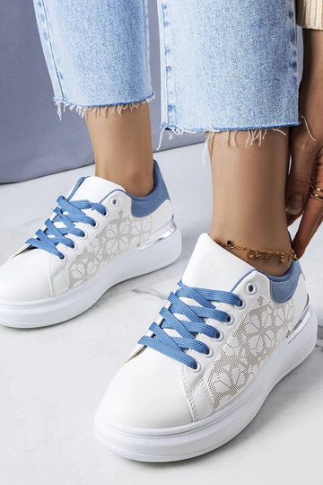 Sapatos perfurados brancos... 2