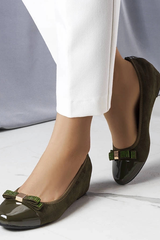 Bailarinas de cunha cobertas de...